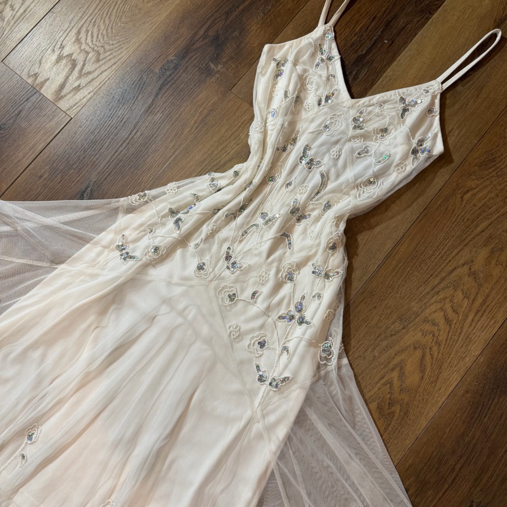 Embellished White Sequin Floral Camisole - Picture 14 of 16